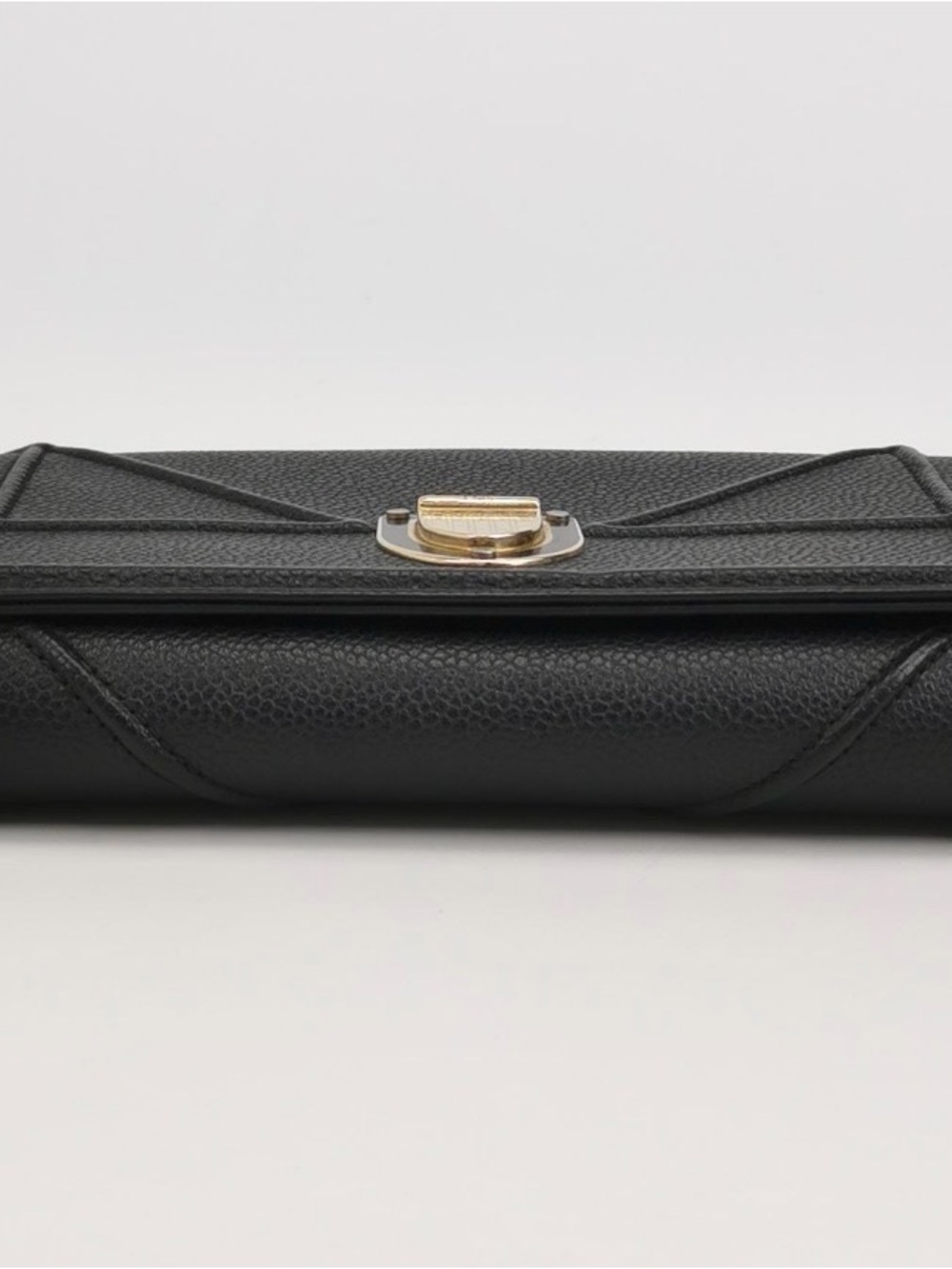 Diorama Black Leather Crossbody with Gold Shield Clasp - Picture 4 of 9